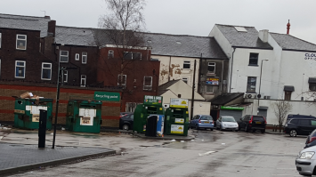 Ну такие фотки можно накопать про все страны.
Специально для тебя, автор, прилагаю фотографию из Великобритании из собственной коллекции. Без прекрас. 
p.s. фото сделано ровно 4 дня назад. Без фотошопа.