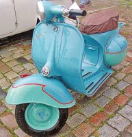 Это Vespa 150GS 1955 года, с которой и была скопип*зжена Вятка.
А Вятка вот: