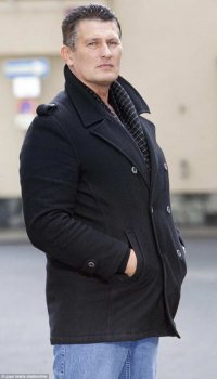 Чем то похож на Генерала Ермолова. Не правда ли?