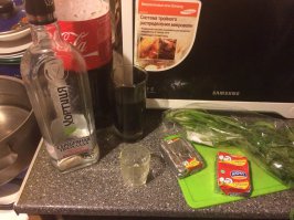 Пьём водку пока жены нет дома!