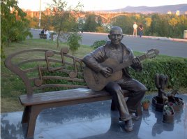 Памятник Славе Глюку. Красноярск.