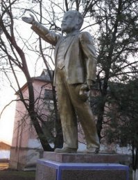 Памятники Ленину разные бывают.