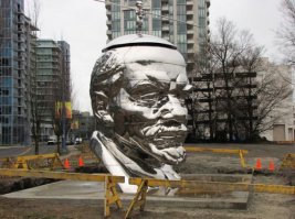 Памятники Ленину разные бывают.