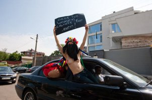 И мужик за рулём