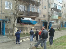 ладно моцики.
катера затаскивают