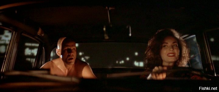 Анджела Джонс Водитель такси в "Криминальном чтиве" взята из фильма "Запёкшаяся кровь"