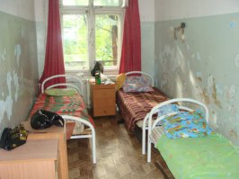 Забыли еще про такие инновации - использование площадей по максимуму (при пустующих ВИП-палатах).
А также инновационный дизайн стен в детской хирургии (стиль индастриал) и шторы-люкс.