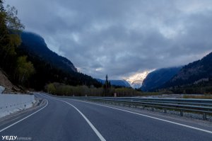 Очень красиво и в некоторых фотографиях чем-то напоминает американскую Аляску.