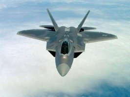 Хм. Один я заметил, что на второй фотке F-22 ?