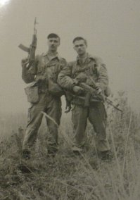 Раз пошла такая масть, выложу несколько своих фото. Мужчина, по моему может себя реализовать в двух вещах - как защитник Отечества и как Отец. Хотя это перекрещивающиеся понятия. 92 год, город Хыров и полигон Яворов.