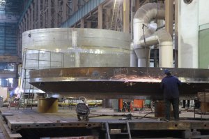 Я когда-то практику проходил на этом заводе в ремонтно-механическом (третий корпус) и в Отделе Главного Метролога.
Раньше Волгодонск был комсомольской стройкой, сейчас это город пенсионеров. Молодежи почти нет, каждый третий, если не каждый второй - пенсионер.