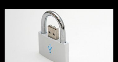 Защищенная флэшка с клавиатурой и паролем.