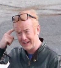 он уже очень смешной, я поржал, посмотреть бы остальных замен! Кларксона им не когда не заменить, ради него и его остроумия смотрел топ гир!!!