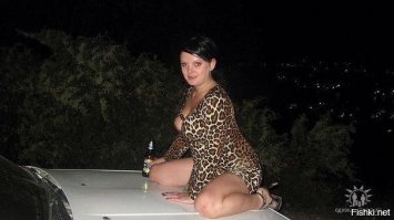 вопрос,где эмблемма мерседеса ?