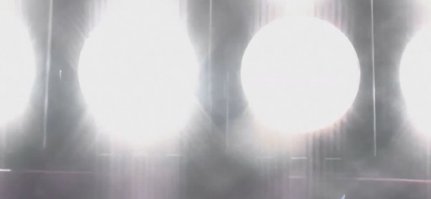 по факту при выступление они видят это....бррр....никогда не забуду как колледже вышел на сцену, а в лицо прожектора, дальше темнота....и жарко