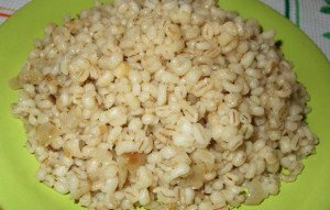 первое - вода с капустой, второе - капуста без воды (бигус), третье - вода без капусты.   .....эх, сейчас как вспомнишь..... и кашка ещё! кирзовая