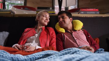 благодаря этому чмошнику фильмец и без него дерьмовый надо бы закопать поглубже;)