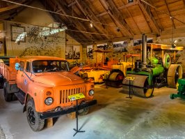 в газоне даже маникен вах/уе сидит