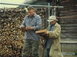 В 92м: 2:25 - водка 237 руб. 4:16 - средняя ЗП в Москве 4900 руб. Значит я мог купить 20 бутылок водки.
Сегодня средняя зп в Москве пусть около 40тыс. Цена водки примерно такая же. Теперь могу купить 169 бутылок.