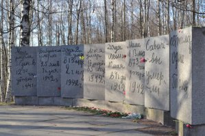 Ну, не верь всему, что написано...
Другая фотка, с другого ракурса.