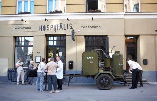 Рижский прикольный ресторанчик, Хоспиталис: ресторан в больничном стиле...