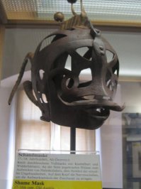 Вот эта миленькая, на рыбку похожа. 

Её одевали тем, кто всегда молчит ? :).