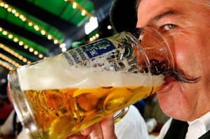 Не, всё хорошо, всё красиво, но лучше его (пиво) всё-таки пить!