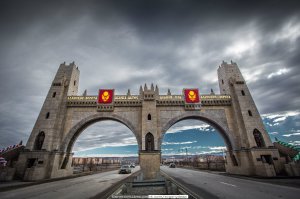 Магас построен на месте древней столицы Алании Магас,который был разрушен хромым Тимуром.Во время строительства много чего находили.