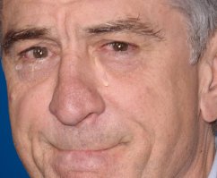 Молодая мама купила завтрак бездомному, а он оставил ей записку с шокирующим признанием