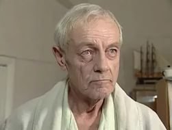 Интересно. А мне безумно симпатичен из всех киношных "законников" вот этот