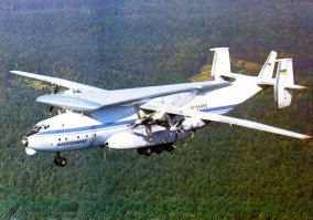 Еще интересный факт. Крылья для Ан-124 собирались в Ташкенте и на дооборудованных заводских Ан-22 и Ил-76 переправлялись в Ульяновск. В 80х я некоторое время жил недалеко от ташкентского испытательного аэродрома и неоднократно наблюдал впечатляющий вид взлетающих "ишачков".:) На Ан-22 крыло крепилось вдоль фезюляжа, а вот на Ил-76 огромное крыло ставили над крыльями поперек корпуса, фактически делая его бипланом. Читал, что крылья и моноплан Мрии собраны там же и так же переправлены в Киев. Еще долго потом иногда снились необычные летательные аппараты в стиле Миядзаки...