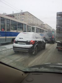 есть у меня фотка в тему,сам сфоткал на дороге
не знаю откуда такие дебилы берутся,как будто проблема опустить стекло и поднять