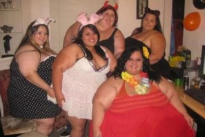 Ты можешь быть каким угодно, хоть толстым, хоть анерексичкой, хоть геем или лесбиянкой, мазохистам или пацифистом. 
НО Я БУДУ ПРИДЕРЖИВАТЬСЯ БИБЛЕЙСКИХ ПРАВИЛ!
Чревоугодию - НЕТ!
Бог создал Адаму и Еву друг для друга!
В общем пошли Вы нафиг жирные засранцы, поедатели бургеров и т.п. 
Достали Гомики и Лесбиянки учащие моих детей томуже.