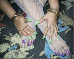 хищник обзавидовался бы,таким когтям!))