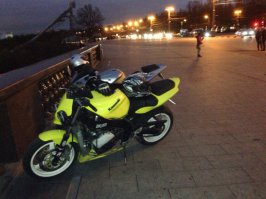 я на трек иногда катаю, мне клетка противопоказана + у меня переделка под стритфайтер, по городу в пробках опятьже клетка будет сильно мешать