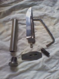 На наждаке тоже можно если руки не из ... Только на гриндере ровный спуск получается , а на наждаке вогнутый (бритвенная заточка). Примерно так . Фотал на мобилку , за качество не пинай сильно .