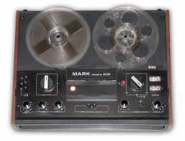 У меня сначала была Соната,потом Маяк появился.А затем на Веге-122 музыку слушал