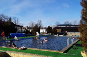 Немножко надорву шаблон.Россия - это не только снег и санки ;) 
Это тоже Россия, тоже зимние забавы россиян! - 16 января с.г. - термальные источники Адыгеи.