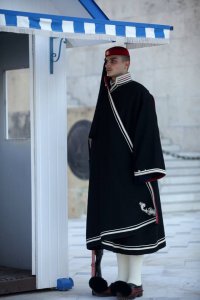 А я милого узнаю по колготкам!