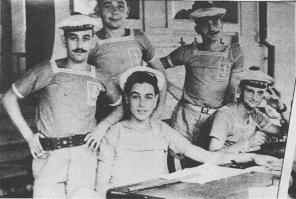 Ален Делон в армии, 1953г.. Курсы радистов, по окончании которых получит направление в Индокитай - сразу в дисциплинарную роту в Сайгоне.