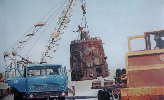 Каракумы. Выгрузка пепелаца. 1986.