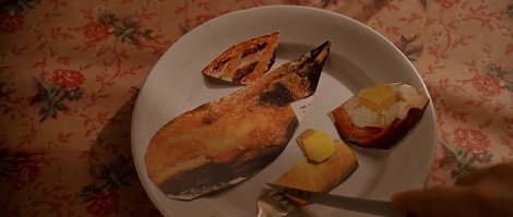 Да это он всегда так питается!