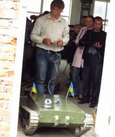 Не знаю на каком сале он работает, но управляется с проводного пульта)))


Кстати, у меня такая же вебка без дела лежит, надо укропам послать))), они второй соберут.