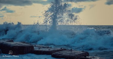 у нас на черном море таких волн не сфоткать, максимум что у меня получалось