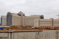 Скоро и в Москве :) Новая тюрьма на 4тыс. 


Из-за больших и светлых камер, в которых на каждого человека рассчитано 7 квадратных метров, новой мебели, отдельного туалета и санузла, «Кресты-2» уже стали называть «самой уютной тюрьмой».


Общая площадь всех зданий СИЗО, оборудованных траволаторами и лифтами, составит 164 000 квадратных метров. Здесь можно будет разместить 4000 человек. На территории СИЗО будет концертный зал, тир, церковь, музей, спортзал и госпиталь.