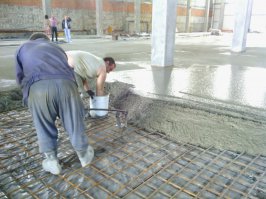 "Грибочки" в нашем обиходе устанавливают после проезда миксера. Таким образом по ним миксер не едет.