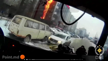 На 0:20 РАФик. Я их уже лет 15 не видел.