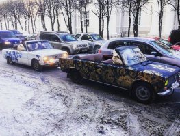 Вот кому нет гемора с замёрзшими дверями
