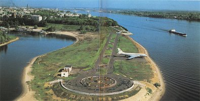 В Ярославле давным давно стоял ТУ-104а и в нем было кафе.