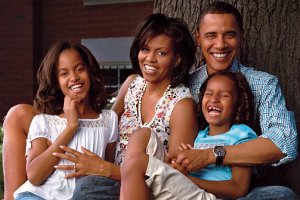 У этого тоже дочки и с большой буквы называться он не достоин.
Будем считать, что я его имел в виду;)